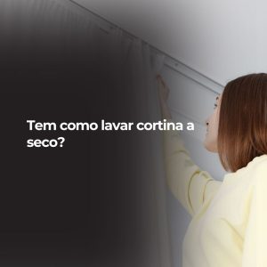 Tem como lavar cortina a seco?